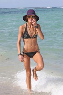 Sharni Vinson feet photo thumbnail