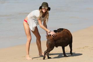 Sharni Vinson feet photo thumbnail