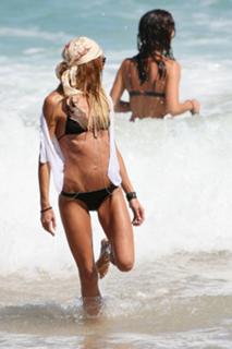 Sharni Vinson feet photo thumbnail