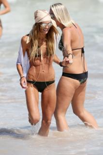 Sharni Vinson feet photo thumbnail