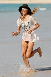 Sharni Vinson feet photo thumbnail