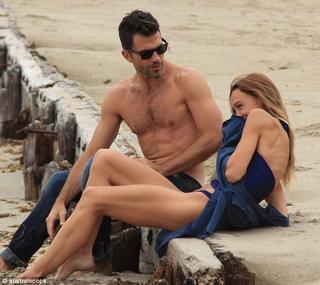 Sharni Vinson feet photo thumbnail