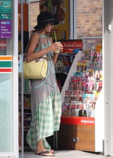 Sharni Vinson feet photo thumbnail