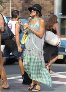 Sharni Vinson feet photo thumbnail