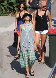 Sharni Vinson feet photo thumbnail