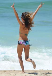 Sharni Vinson feet photo thumbnail