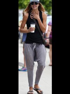 Sharni Vinson feet photo thumbnail