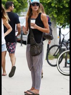 Sharni Vinson feet photo thumbnail