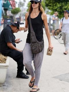 Sharni Vinson feet photo thumbnail