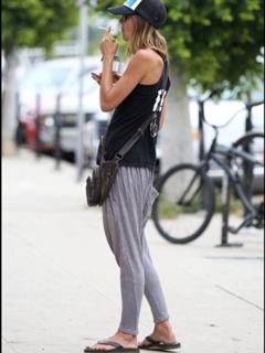 Sharni Vinson feet photo thumbnail