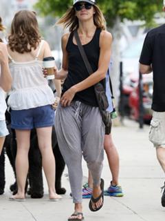 Sharni Vinson feet photo thumbnail