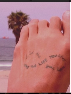 Sharni Vinson feet photo thumbnail