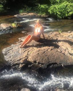 Sharni Vinson feet photo thumbnail