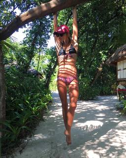 Sharni Vinson feet photo thumbnail