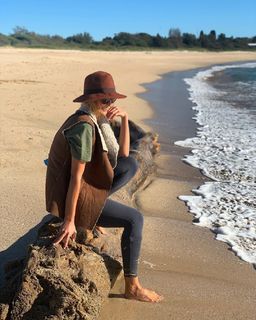 Sharni Vinson feet photo thumbnail