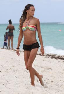 Sharni Vinson feet photo thumbnail
