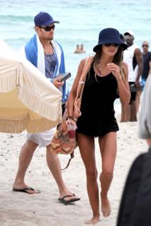 Sharni Vinson feet photo thumbnail