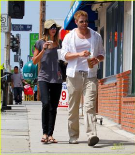 Sharni Vinson feet photo thumbnail