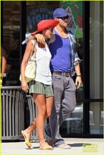 Sharni Vinson feet photo thumbnail