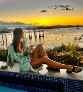 Sharni Vinson feet photo thumbnail