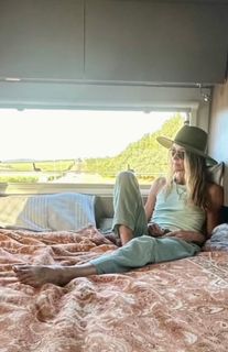 Sharni Vinson feet photo thumbnail