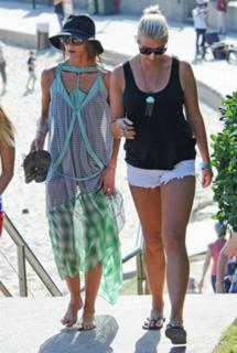 Sharni Vinson feet photo thumbnail