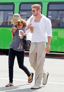 Sharni Vinson feet photo thumbnail