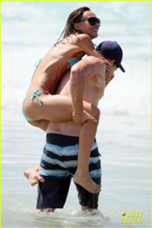 Sharni Vinson feet photo thumbnail