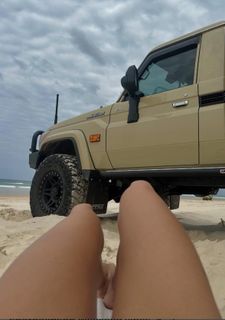 Sharni Vinson feet photo thumbnail