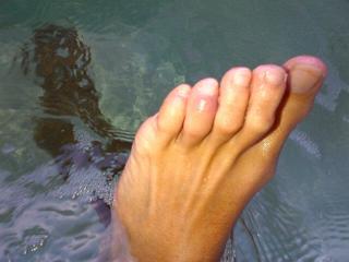 Sharni Vinson feet photo thumbnail