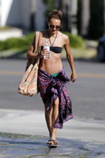 Sharni Vinson feet photo thumbnail