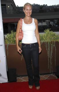 Sharon Case feet photo 9