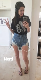 Sharon Dubois feet photo thumbnail