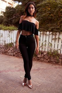 Sharon Dubois feet photo thumbnail