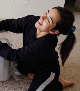 Sharon Dubois feet photo thumbnail