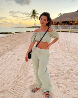 Sharon Dubois feet photo thumbnail