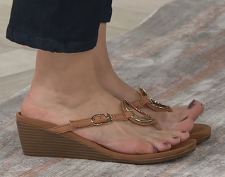 Sharon Faetsch feet photo 17