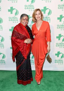 Sharon Lawrence feet photo 9