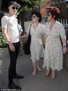 Sharon Osbourne feet photo thumbnail