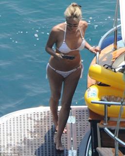 Sharon Stone feet photo thumbnail