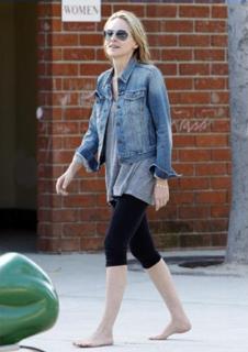 Sharon Stone feet photo thumbnail