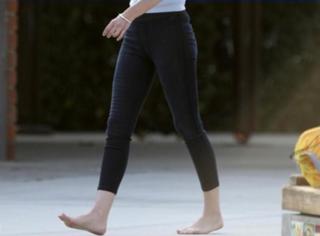 Sharon Stone feet photo thumbnail