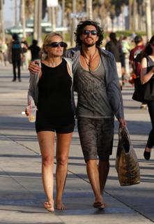 Sharon Stone feet photo thumbnail