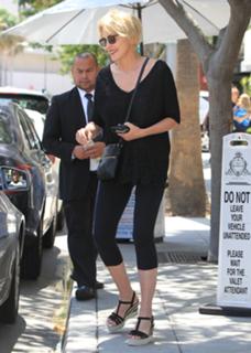 Sharon Stone feet photo thumbnail