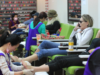Sharon Stone feet photo thumbnail