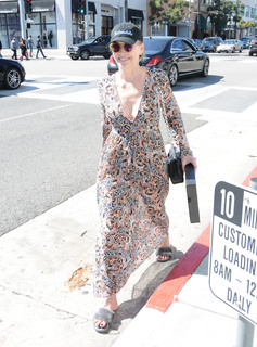 Sharon Stone feet photo thumbnail