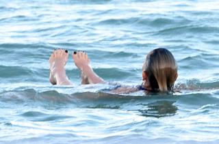 Sharon Stone feet photo thumbnail