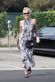 Sharon Stone feet photo thumbnail