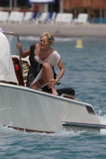 Sharon Stone feet photo thumbnail