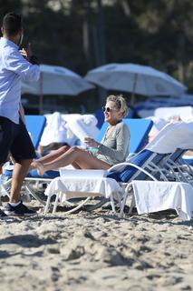 Sharon Stone feet photo thumbnail
